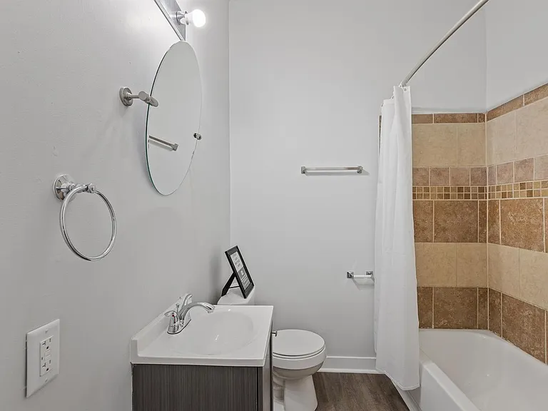 1043 N Holmes Ave — Photo 19