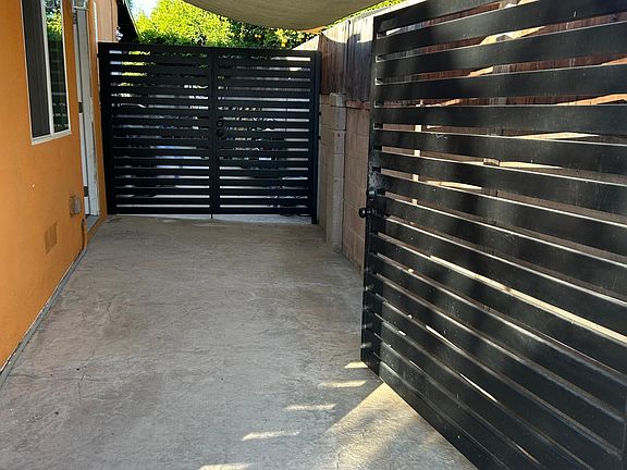 5th image of 9608 Dorrington Ave #9608