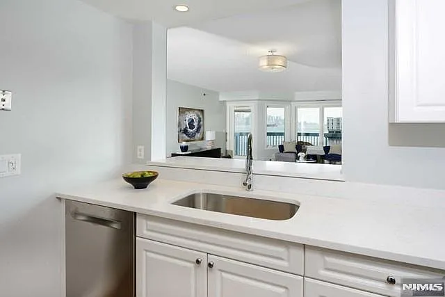 Modern & updated kitchen