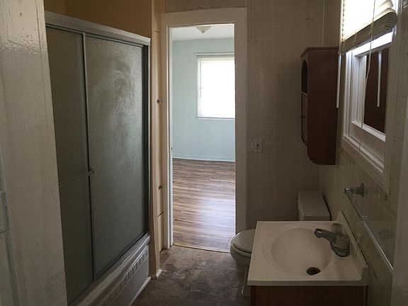 5th image of 2131 E 18th St