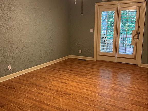 2nd image of 652 Forest Dr