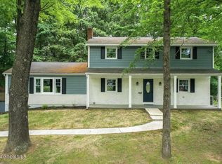 11 Garrison Ln, Ballston Lake, NY 12019