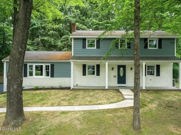 11 Garrison Lane, Ballston Lake, NY 12019