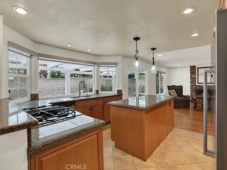 24452 Peacock St — Photo 10