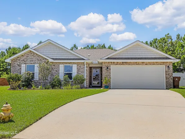429 W Petunia Dr, Long Beach, MS 39560
