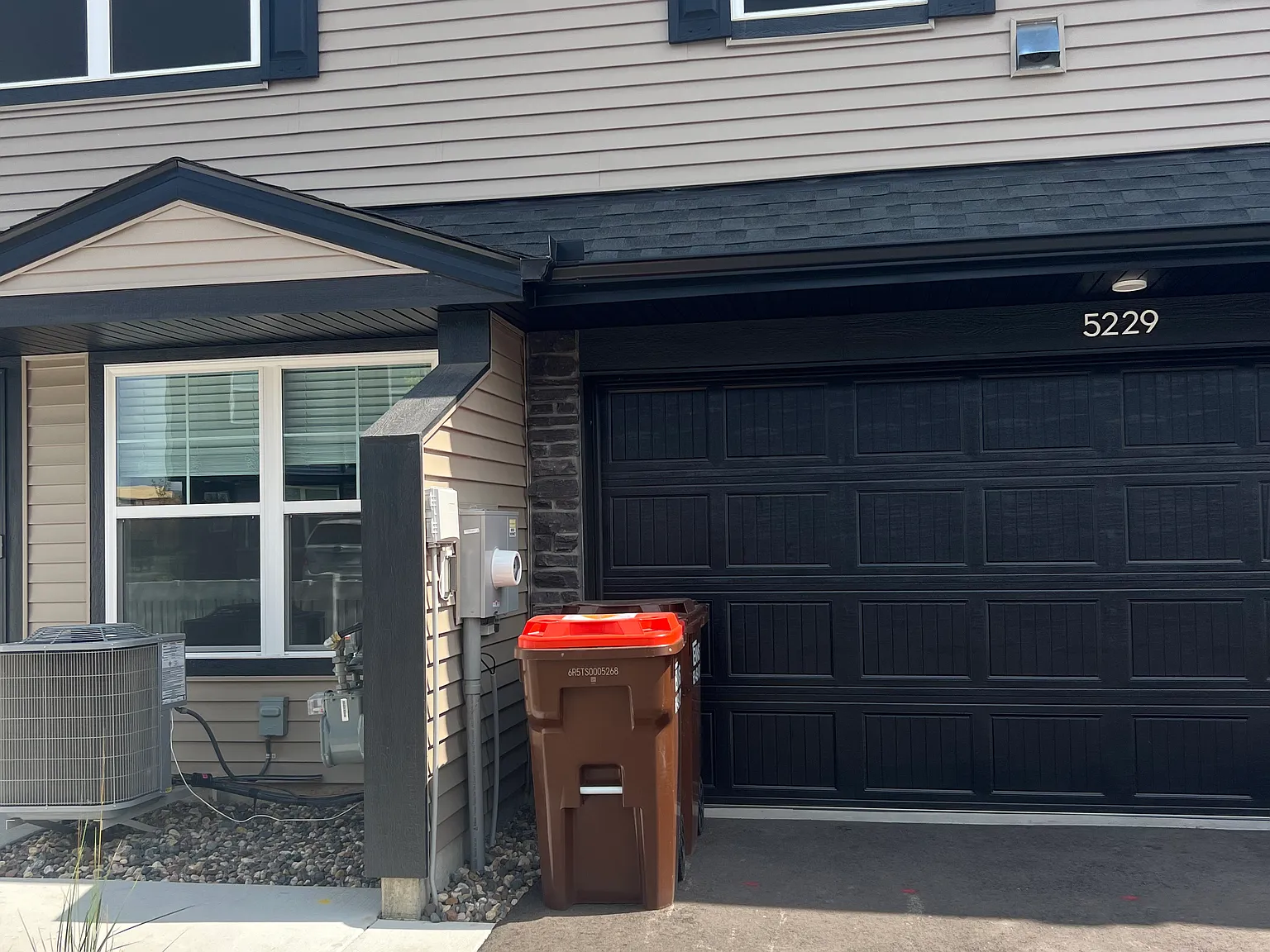 3 bed, 2.5 bath, 1792 sqft, $2,475 — Photo 2