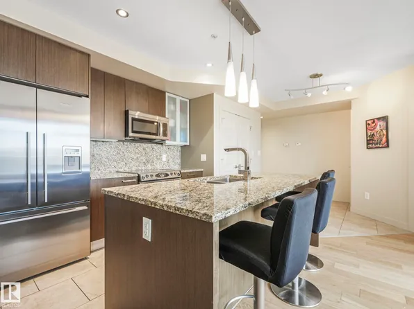 10388 105th St NW #801, Edmonton, AB T5J 0C2