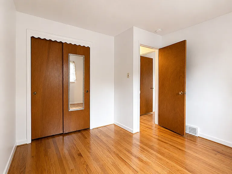 527 W Marion St — Photo 14