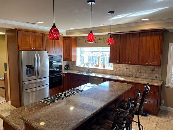 3rd image of 1581 Shaw Dr