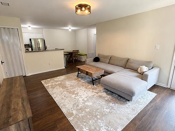 5th image of 390 Carhart Ct