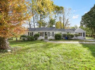 34 Red Oak Ln, Mount Kisco, NY 10549