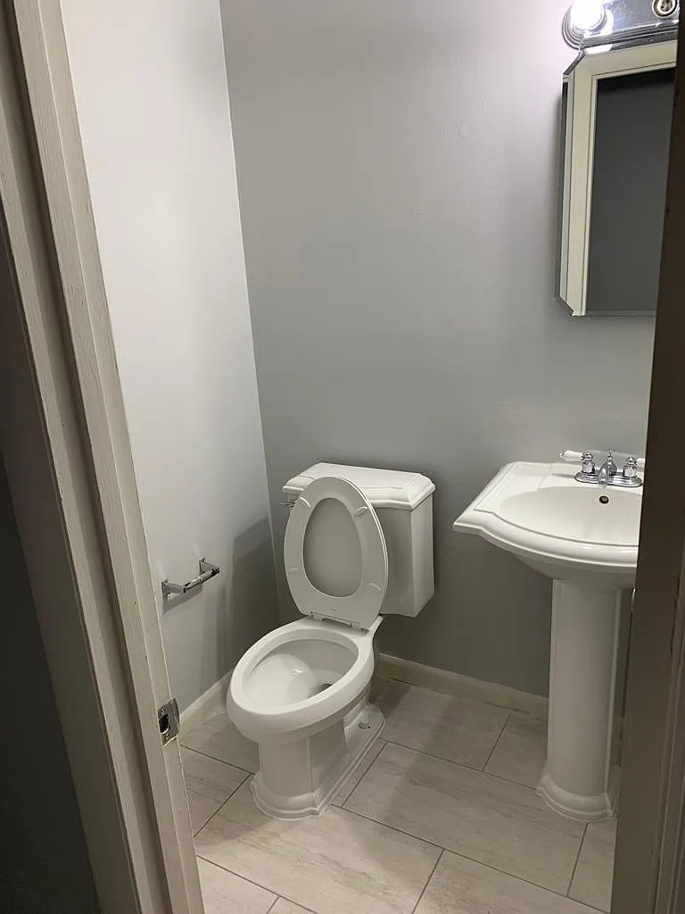 Building Photo - Silver Ridge Cir