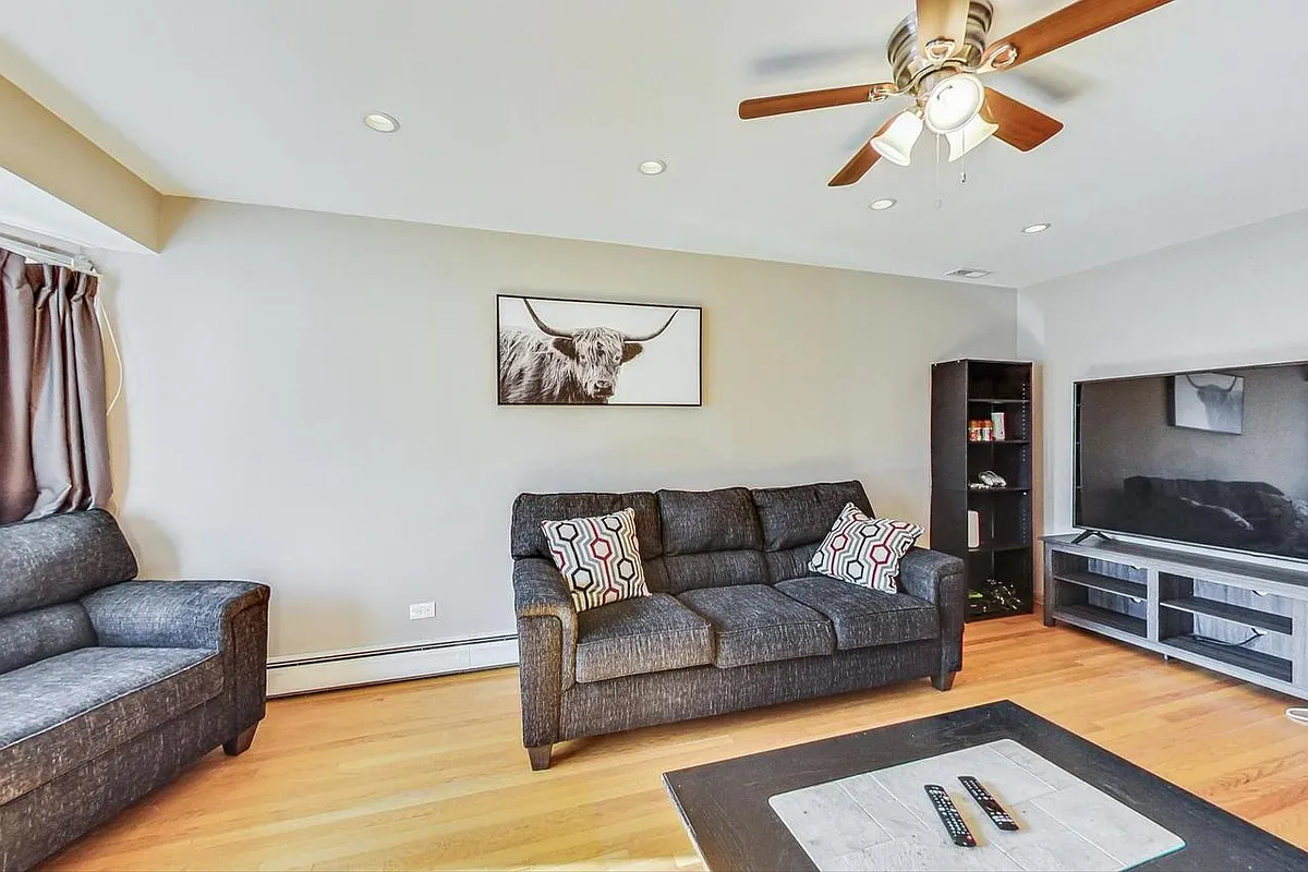 Building Photo - 5454 W Schubert Ave #1