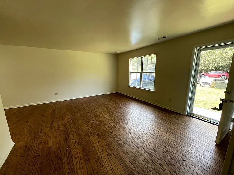 9237 Lost Forest Dr — Photo 4