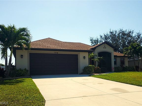 4th image of 1310 SW 14th Ter