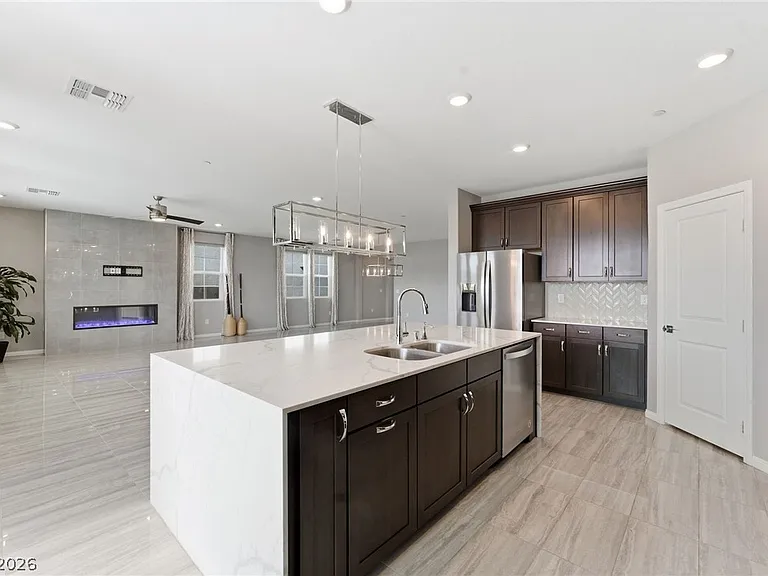 2599 Tolmezzo St — Photo 11