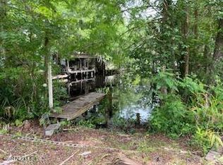 102 Jill Ln, Satsuma, FL 32189