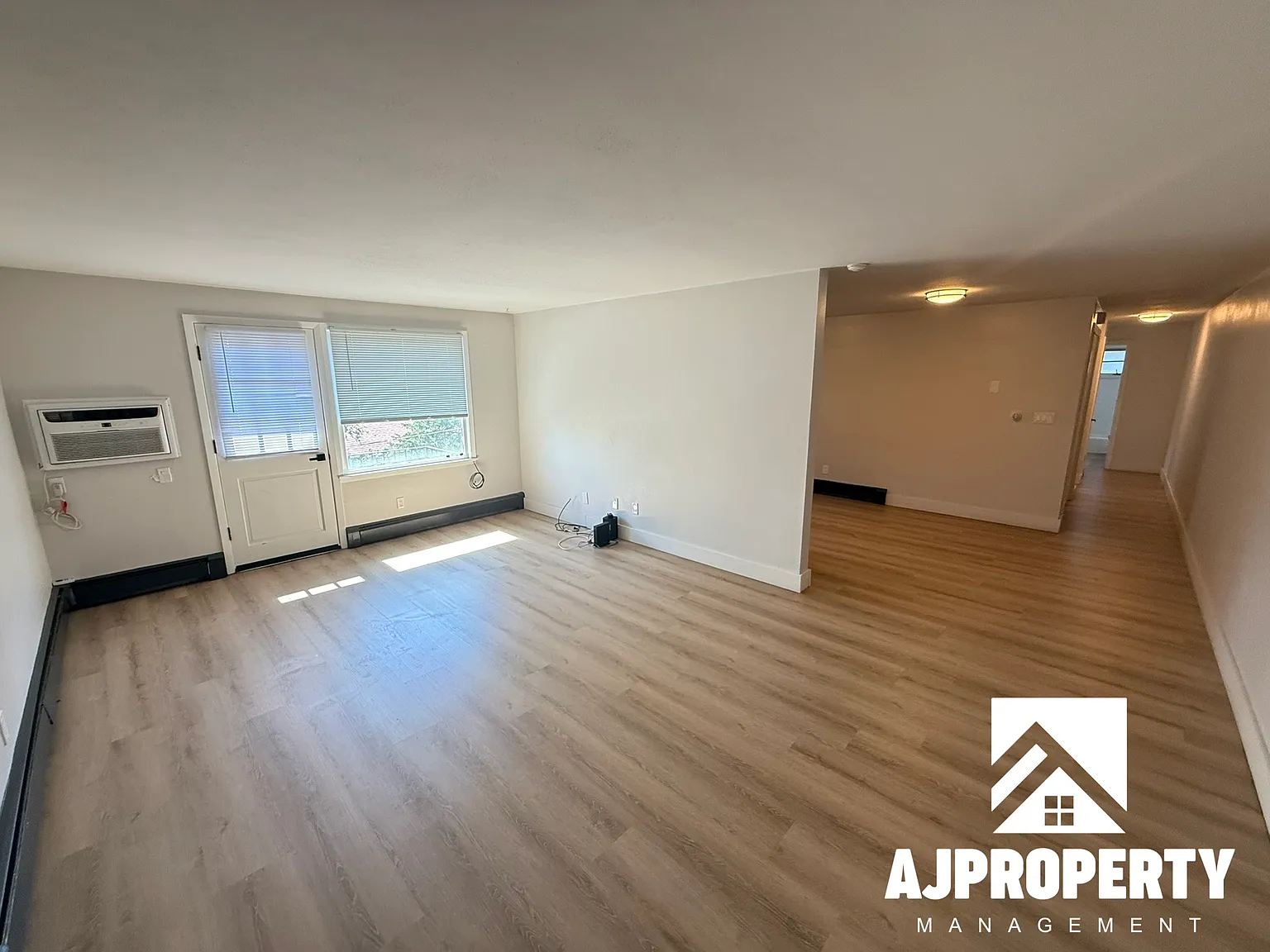 219 S Menlo Ave — Photo 1