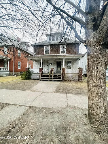 854 1/2 Memorial Ave Photo 1