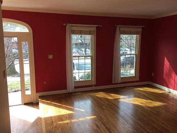 Living room & entrance