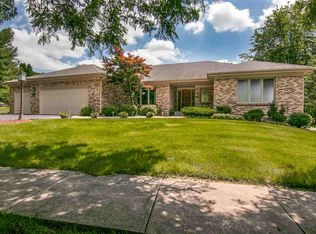 616 Regents Ct, Rockford, IL 61107