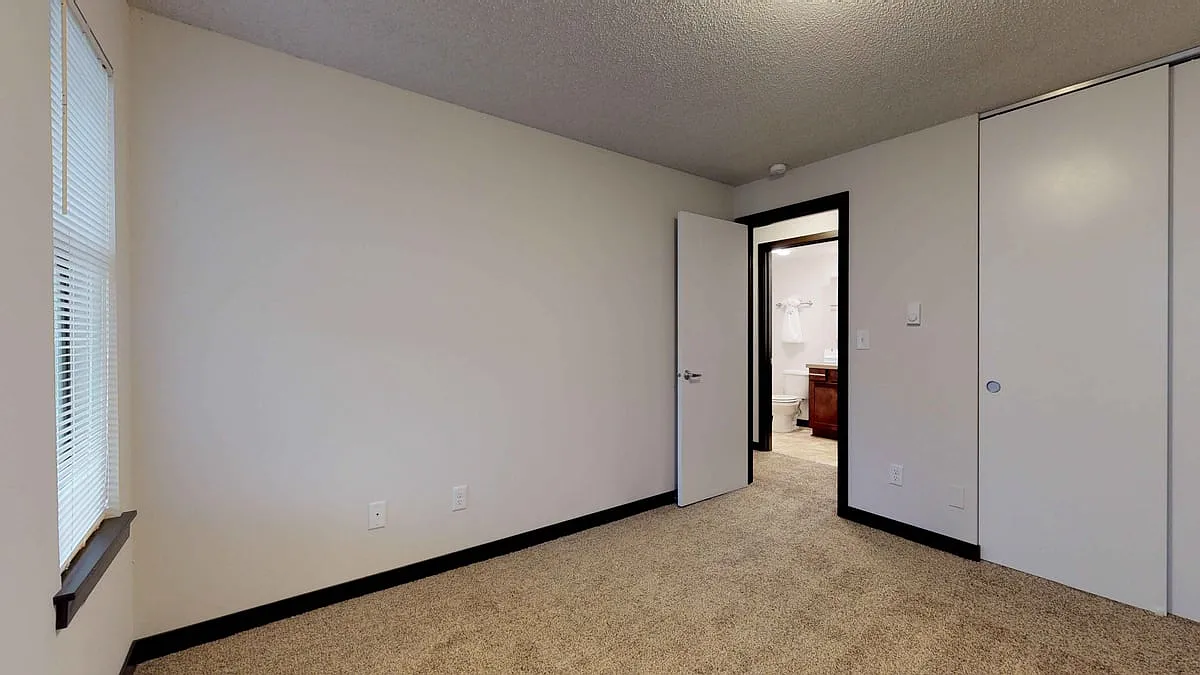 Normandy Duke Apartments — Photo 3