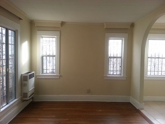 5th image of 1121 N Ogden Dr
