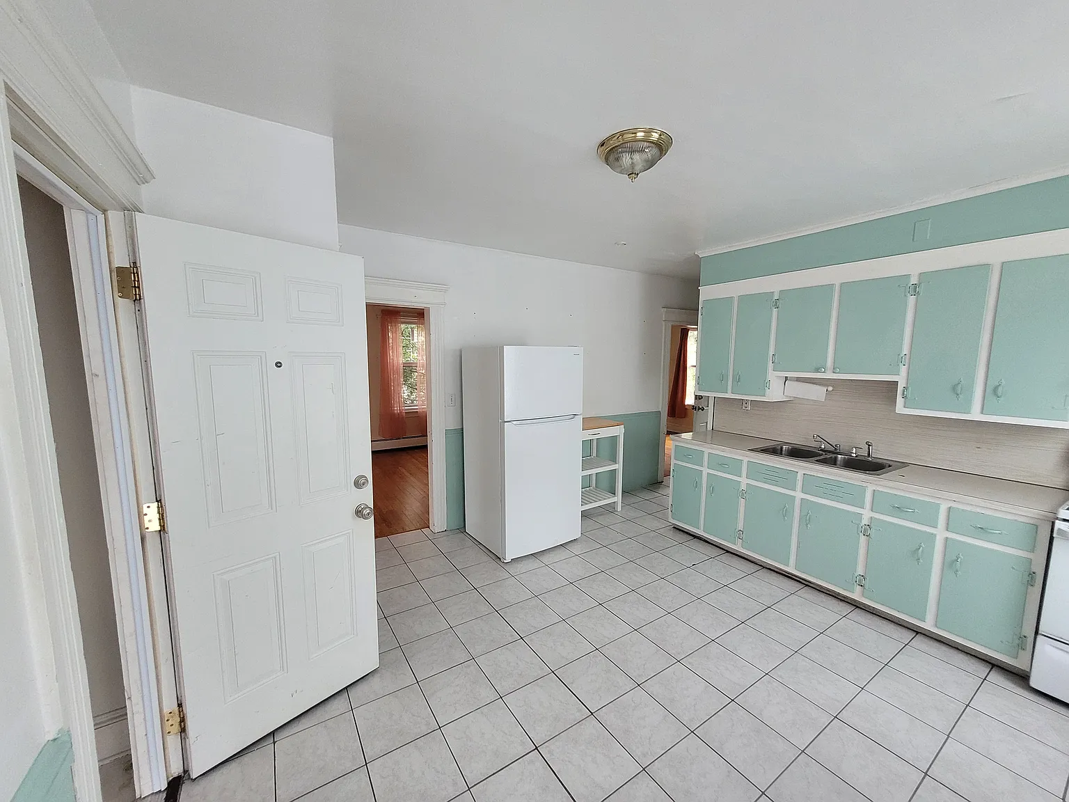 2 bed, 1008 sqft, $1,800 — Photo 1