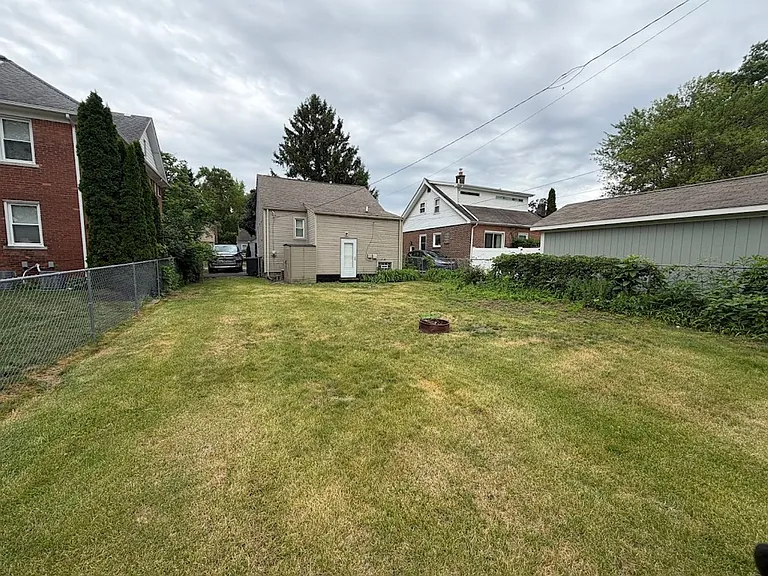 339 E Maplehurst St — Photo 7