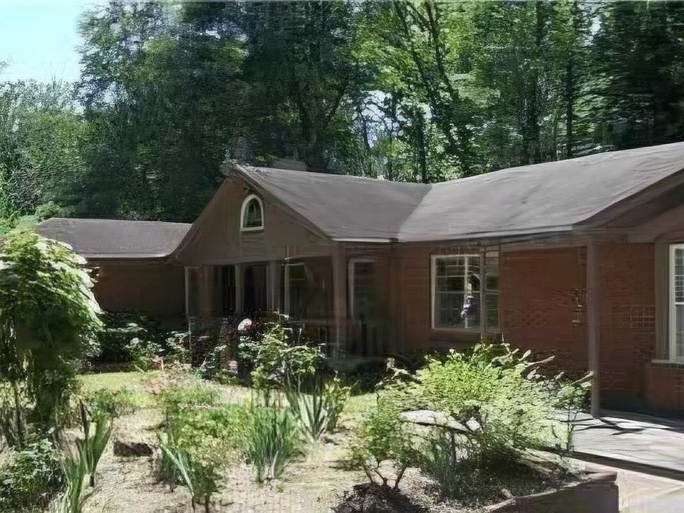 1st image of 3877 N Lakewood Dr