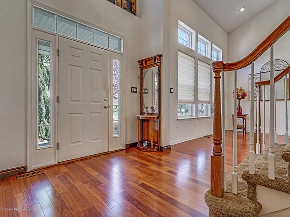 3rd image of 2379 Forest Cir
