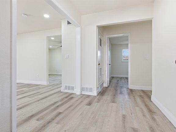 3rd image of 608 W Redbud Dr