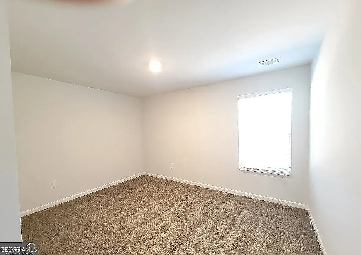4 bed, 2306 sqft, $3,000 — Photo 4