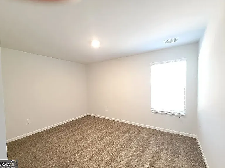 617 W Vincent Dr — Photo 4
