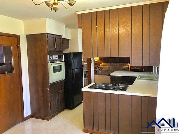 3rd image of 1633 Chestnut Dr