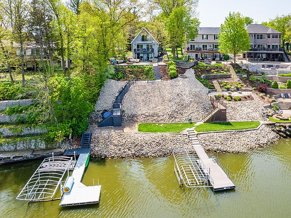 3rd image of 835 Lake Holiday Dr