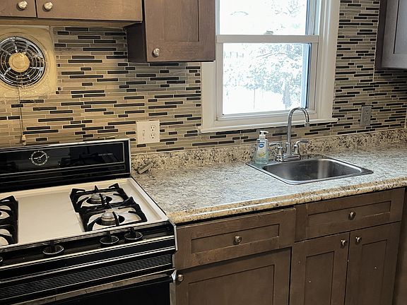 3rd image of 117 Briarwood Dr