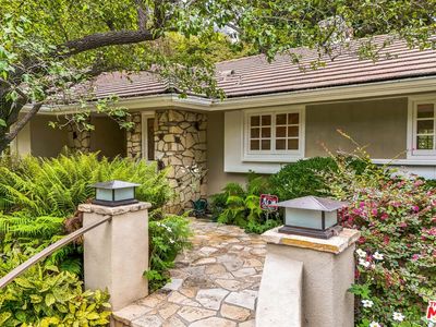 2813 Moraga Dr, Los Angeles, CA, 90077