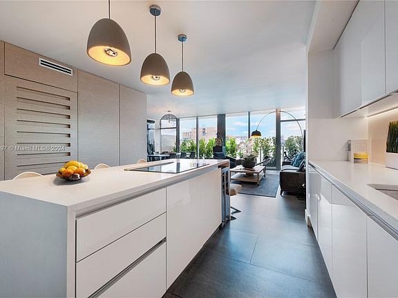 3rd image of 1201 20th St #Penthouse 007