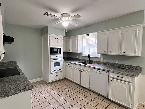 3rd image of 2402 Meadow Creek Dr
