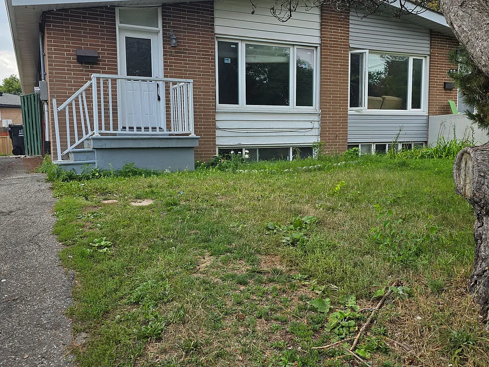 53 Billington Cres #UPPER PORTION
