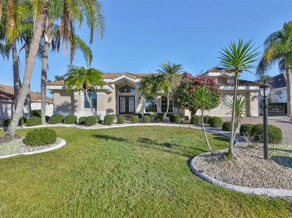 2203 Platinum Dr, Sun City Center, FL 33573