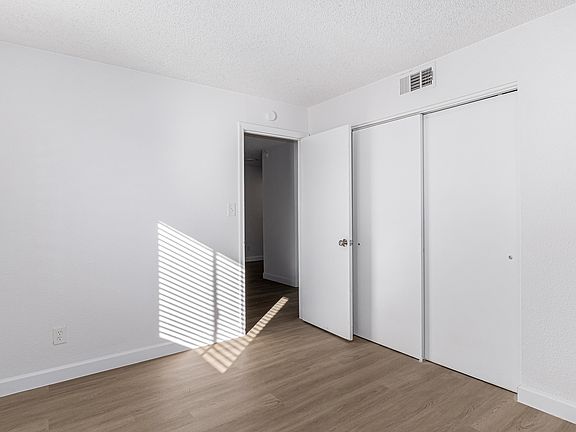 5th image of 2615 E Greenway Rd APT 1