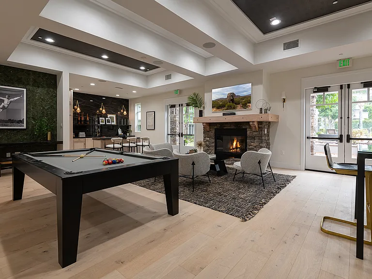 Atrio Burbank Apartments — Photo 6