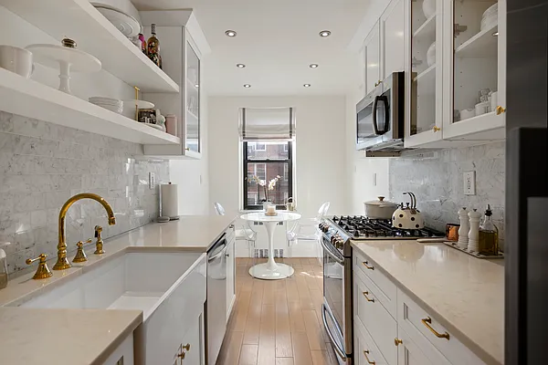 Sold by HomeDax Real Estate | media 3