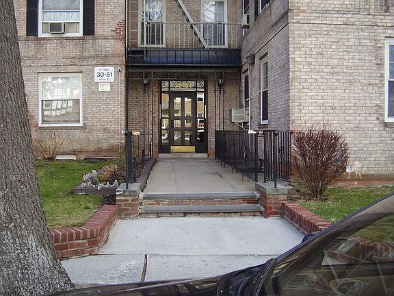 3rd image of 3051 Hobart St APT 5D