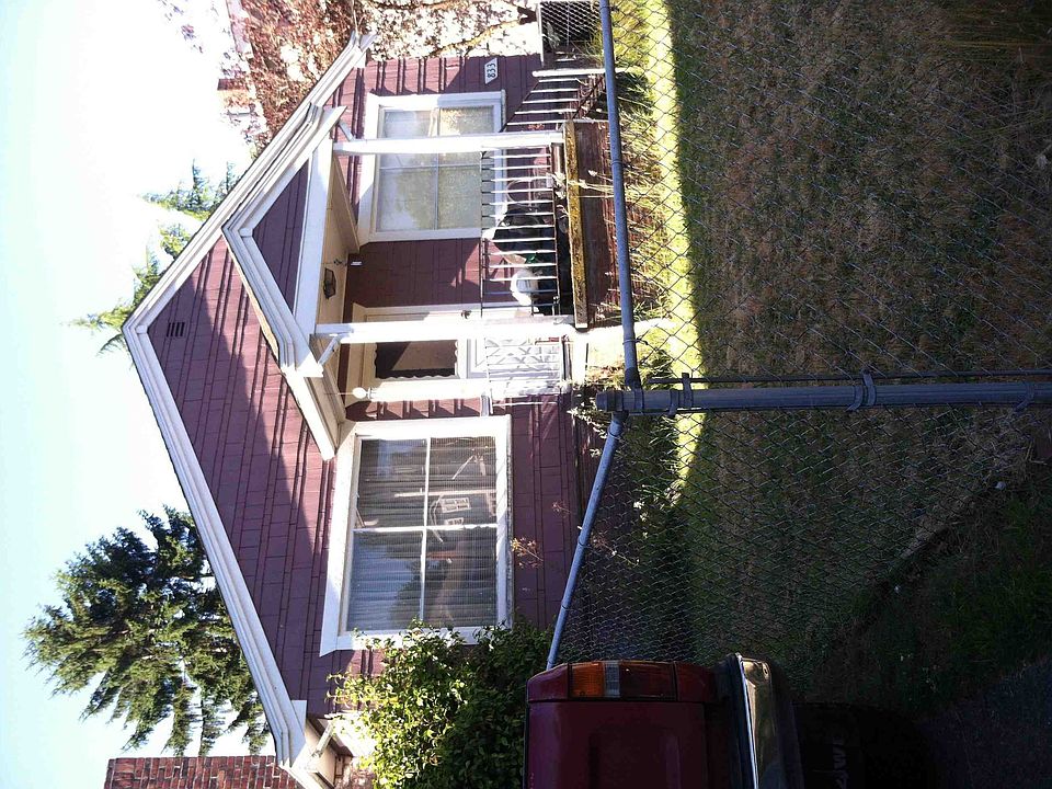 2nd image of 833 NE 67th St