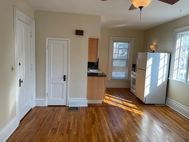 423 Crescent St NE #2 — Photo 3