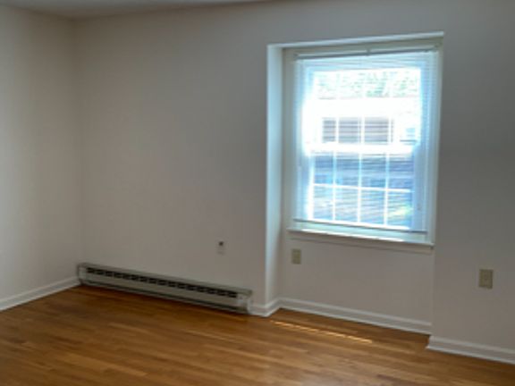 5th image of 1-40 Raleigh Ct #3
