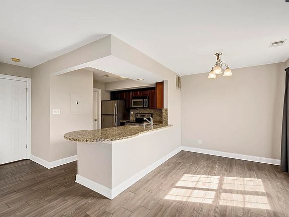 5th image of 11 Foxcroft Rd APT 115